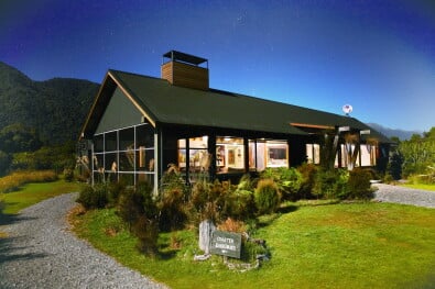hikingnz martins bay lodge hollyford track