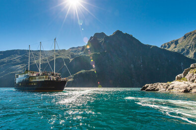 Milford sound hiking new zealand south island