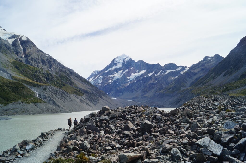 Trekking beside Hooker Lake, Mt Cook National Park. 3000m peaks, glaciers and vast meltwater lakes. Ball Pass on the right. Mt Cook centre.