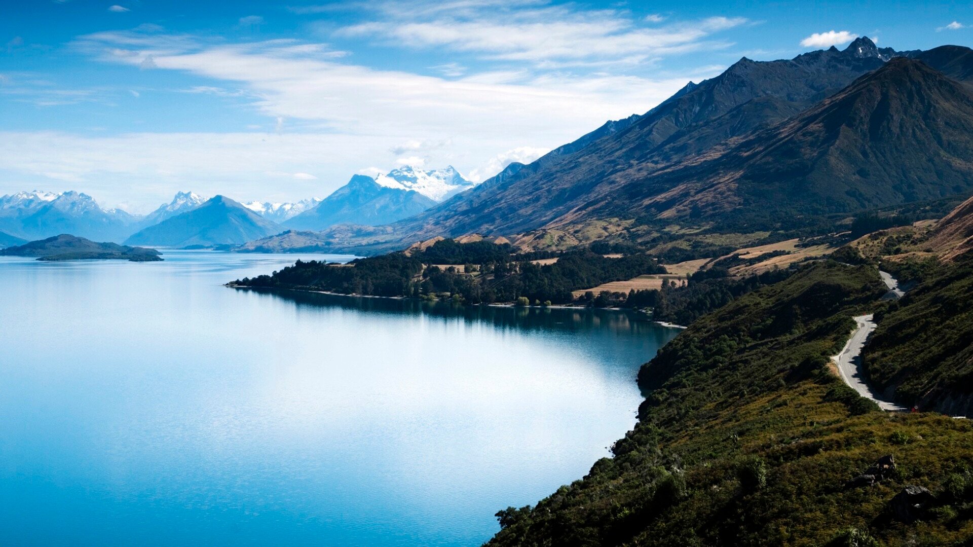 Finish this tour at Lake Wakatipu (Queenstown),  hang out or enjoy the many activities.