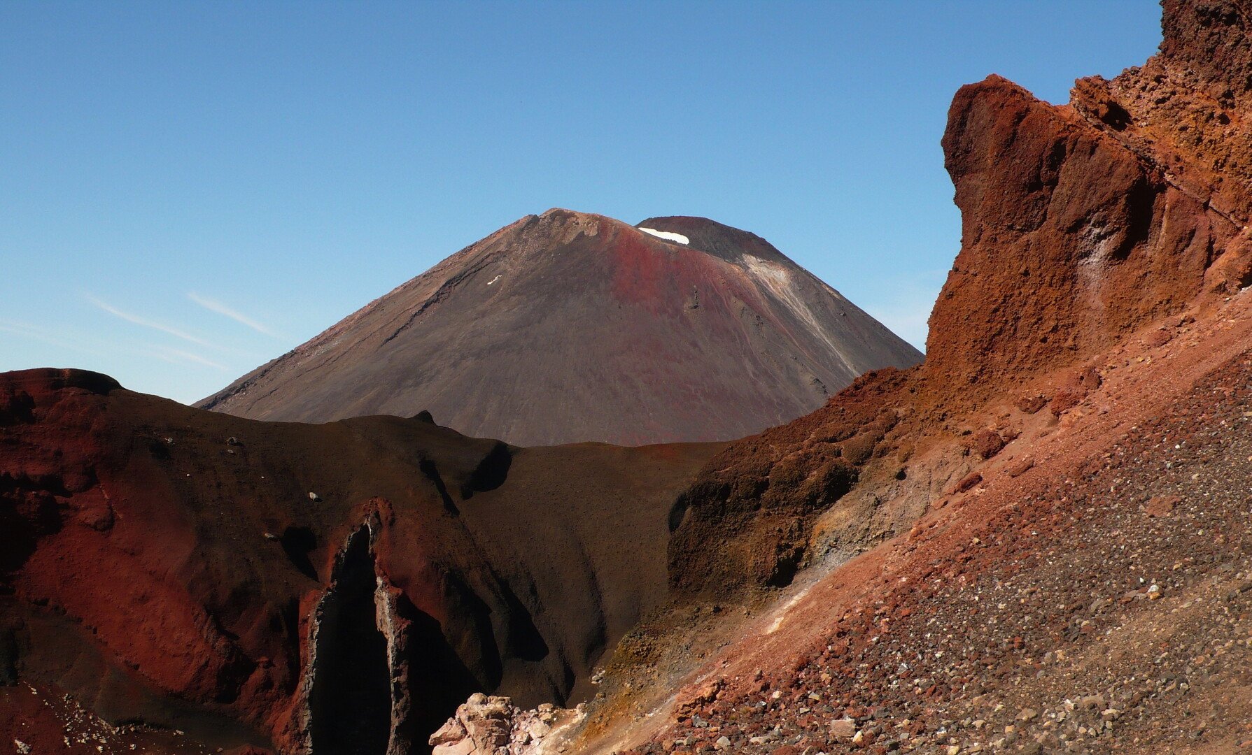 Hike with views to the active stratovolcano Mt Ngauruhoe.