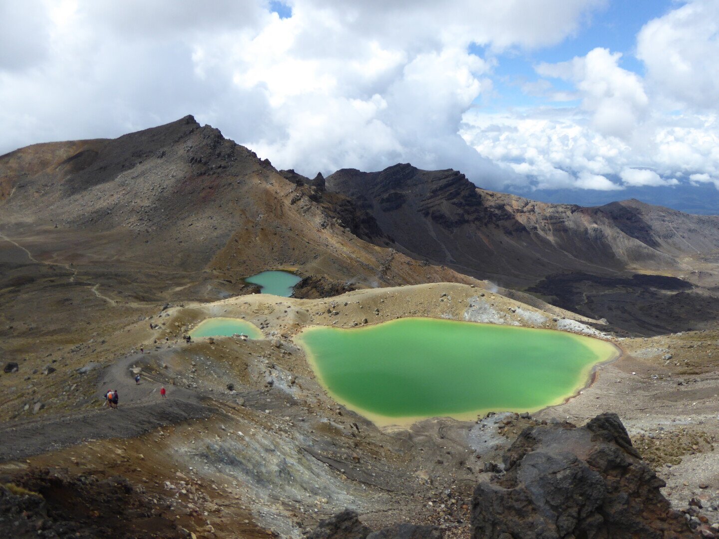 Looking north over Emerald Lakes from the summit of the Tongariro crossing