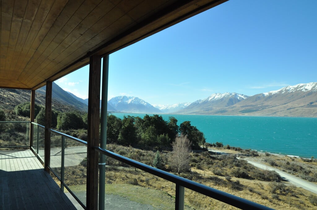  Relax in the high-country hospitality at Lake Ōhau Lodge.