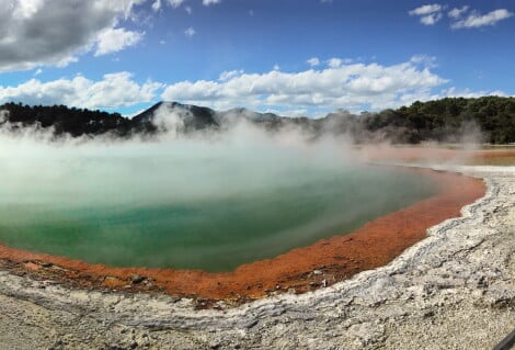 Rotorua-geothermal-walk